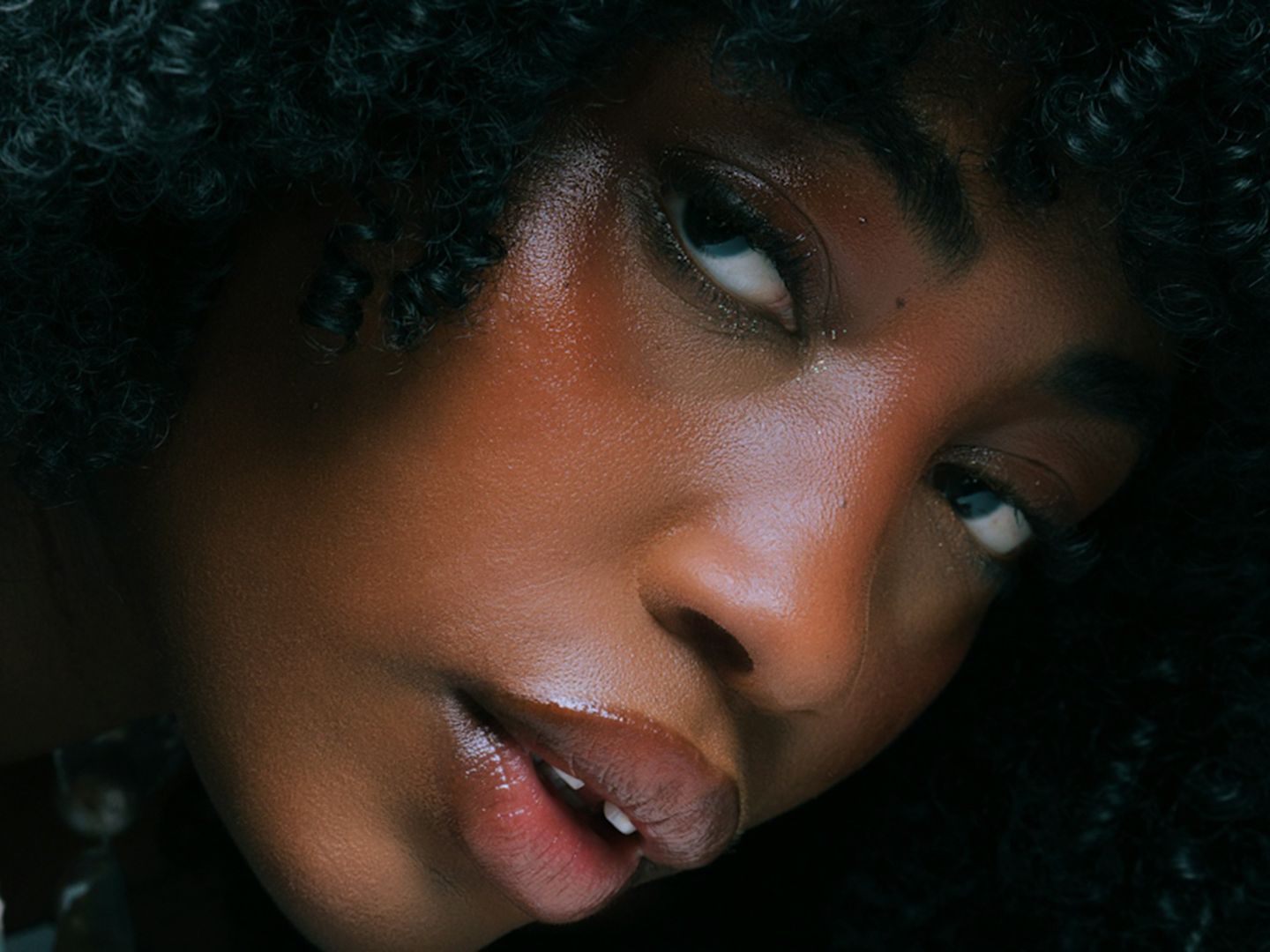 What is azelaic acid and how can it improve acne, rosacea and pigmentation?