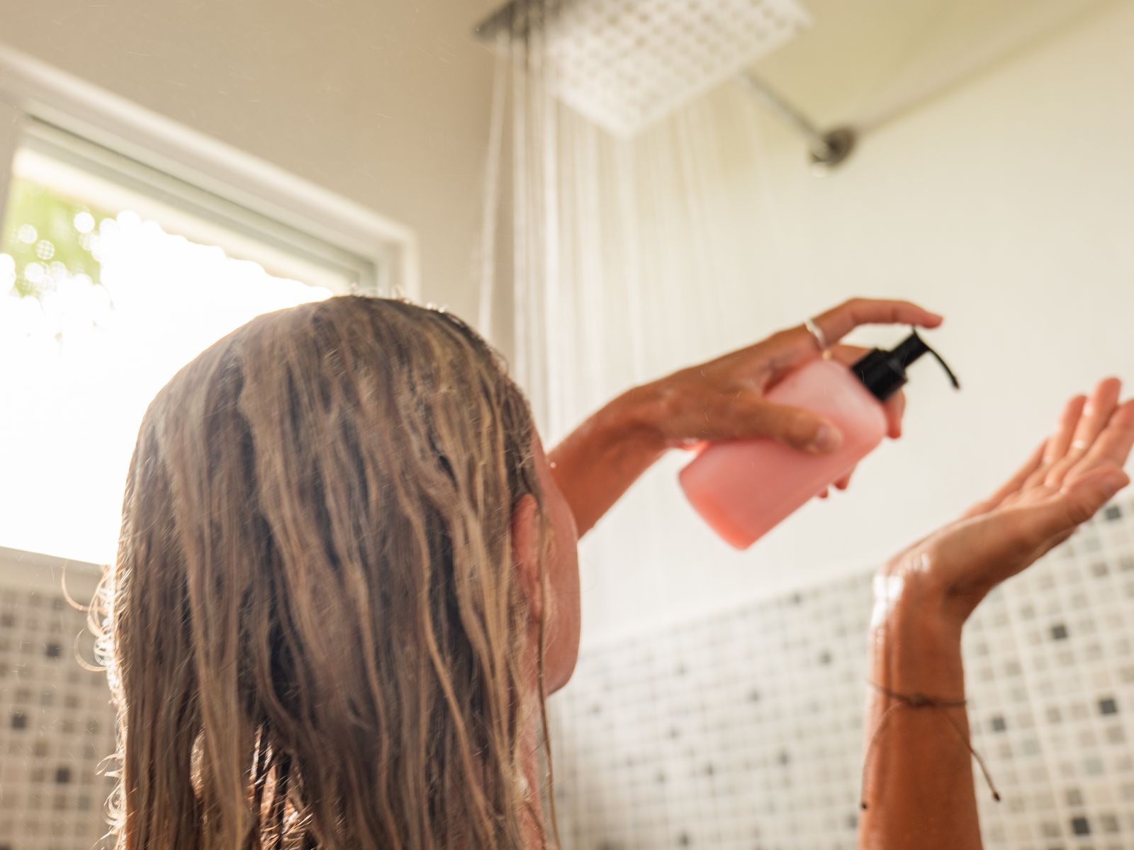 This is how you should actually use hair conditioner – and you might be surprised