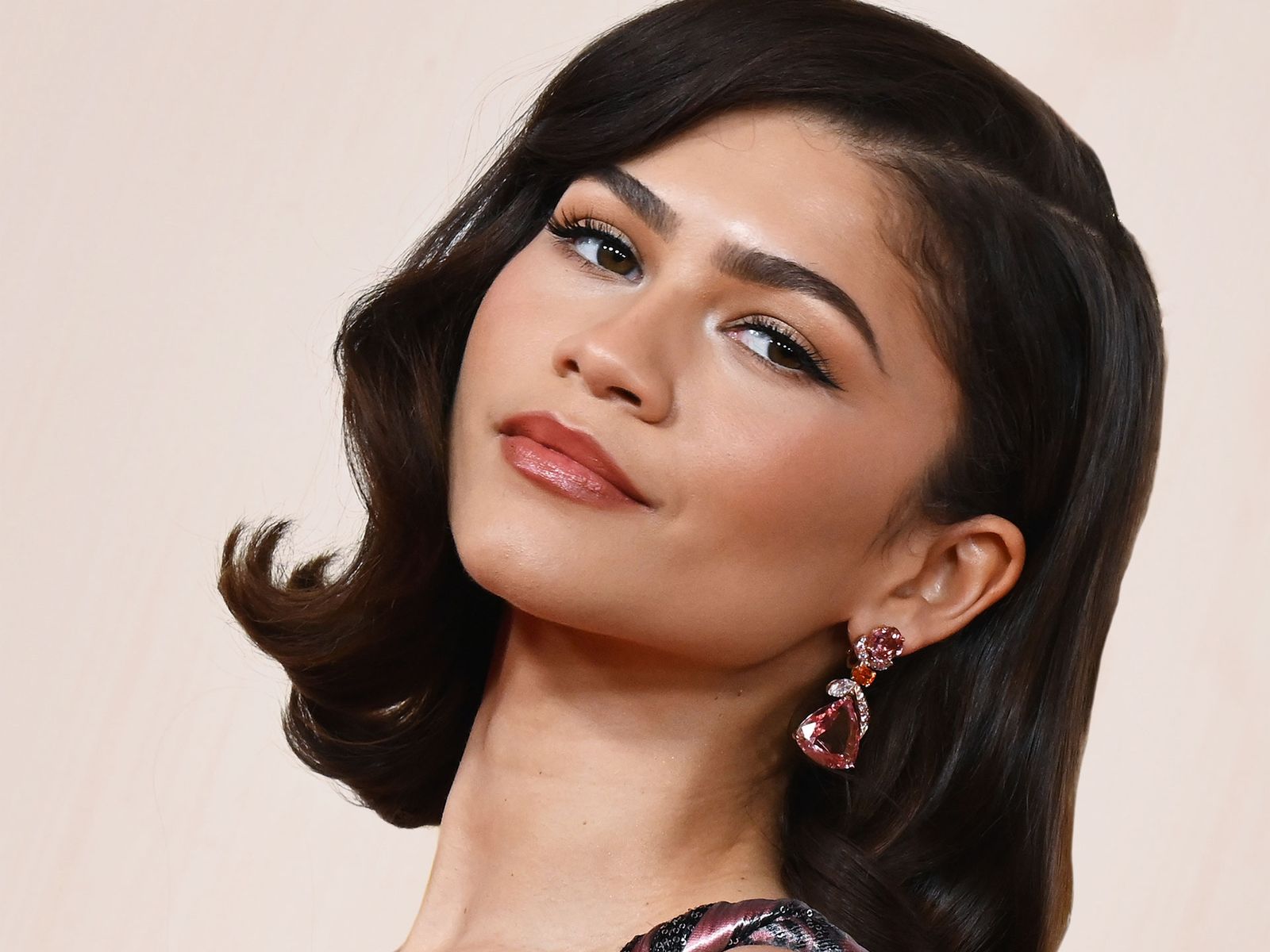 25 shoulder-length hairstyles that are far from boring